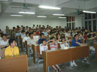 学生积极参与